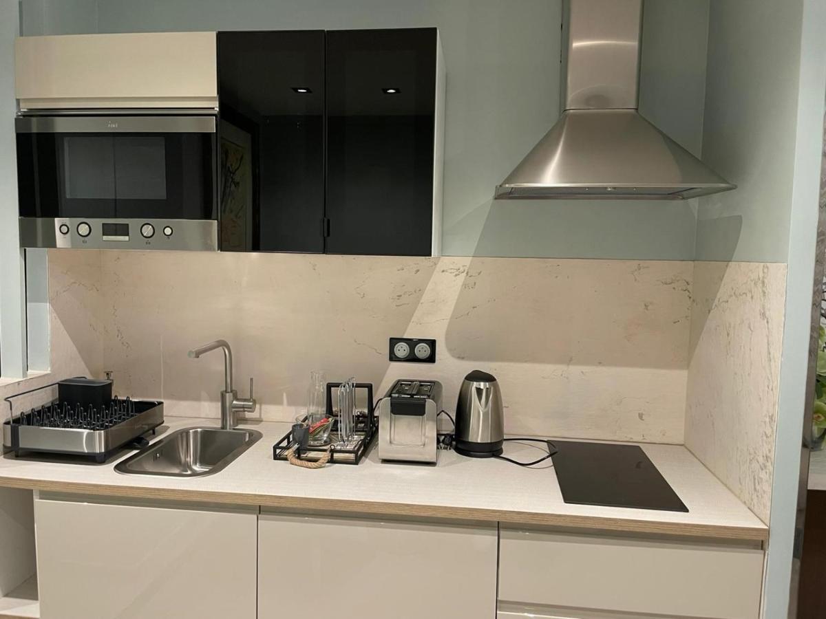 Hotel 33 Marbeuf Paris Bagian luar foto