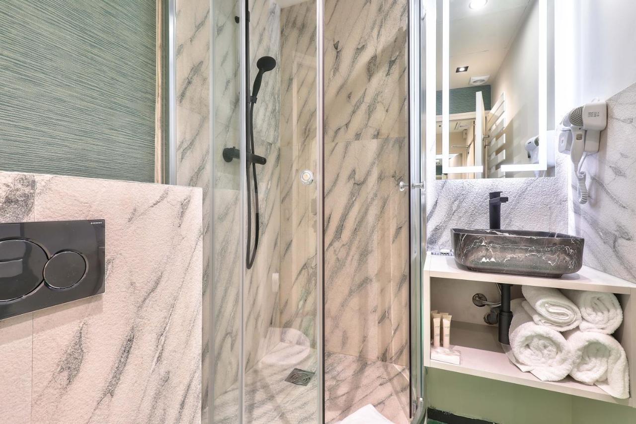 Hotel 33 Marbeuf Paris Bagian luar foto