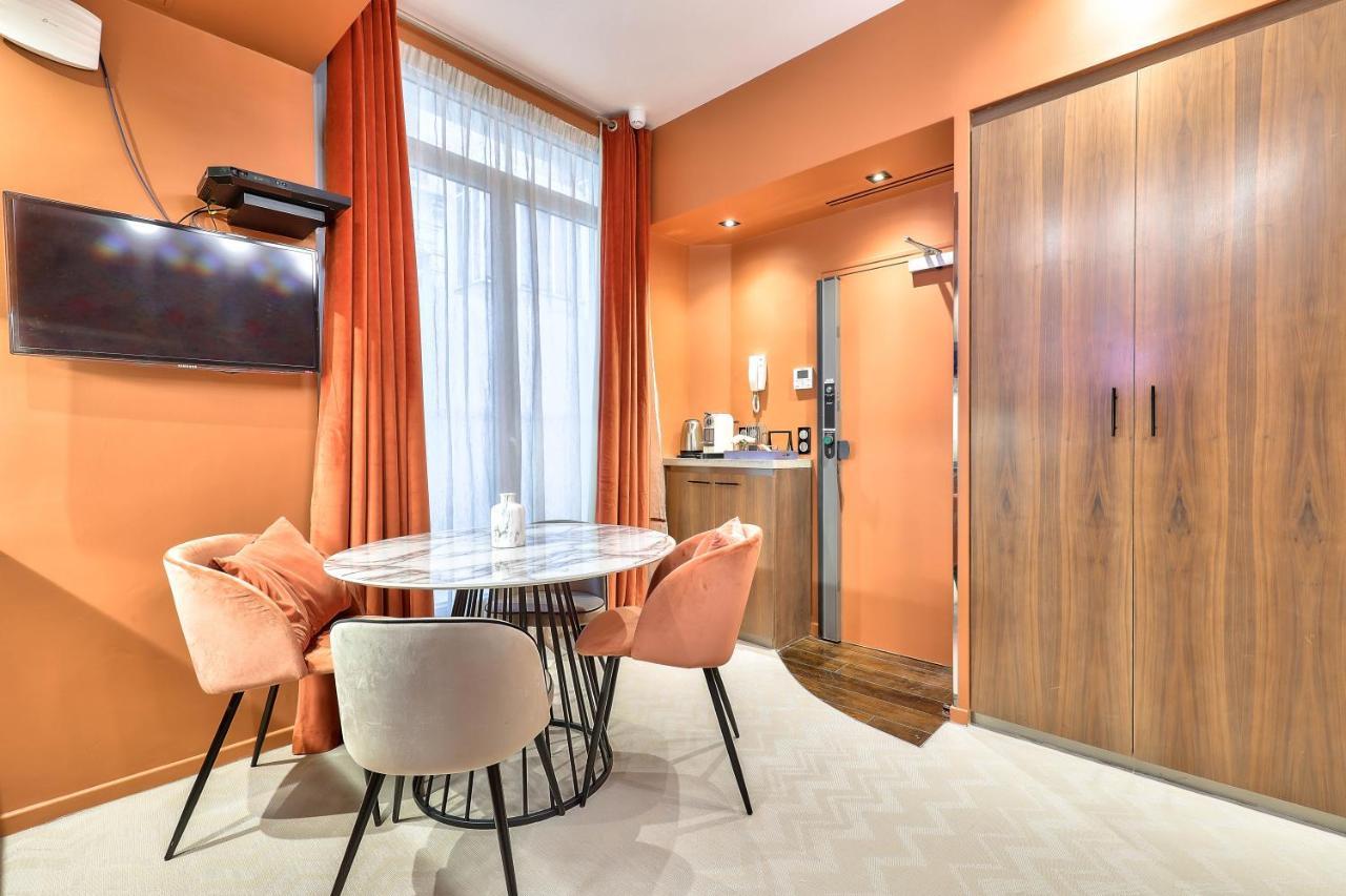 Hotel 33 Marbeuf Paris Bagian luar foto