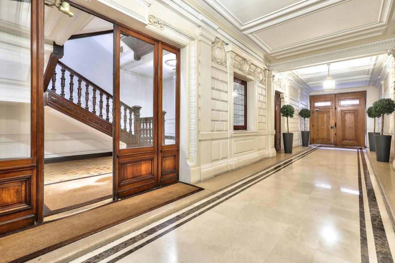 Hotel 33 Marbeuf Paris Bagian luar foto