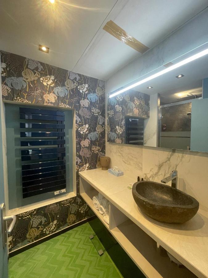 Hotel 33 Marbeuf Paris Bagian luar foto