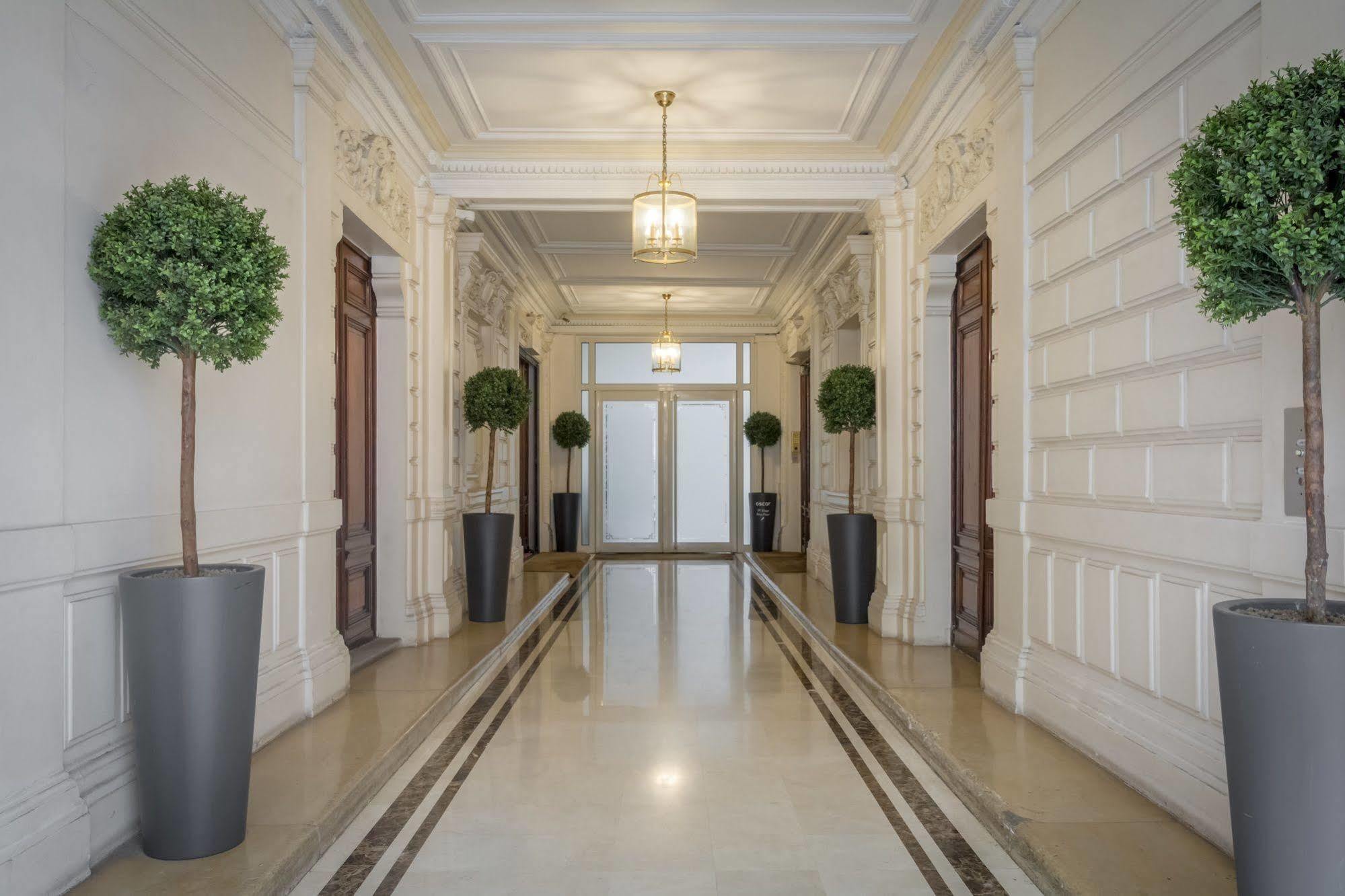 Hotel 33 Marbeuf Paris Bagian luar foto